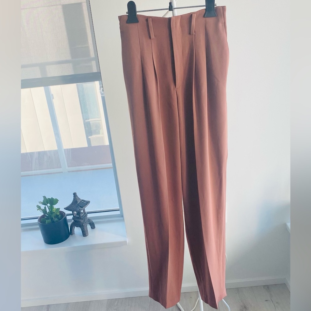 NEW Uniqlo High Waisted Dress Pants in a Dark Mauve Colour